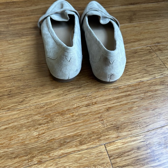 VIONIC Women's Savannah Suede Pointed Ballet Flat Loafers - Picture 5 of 6